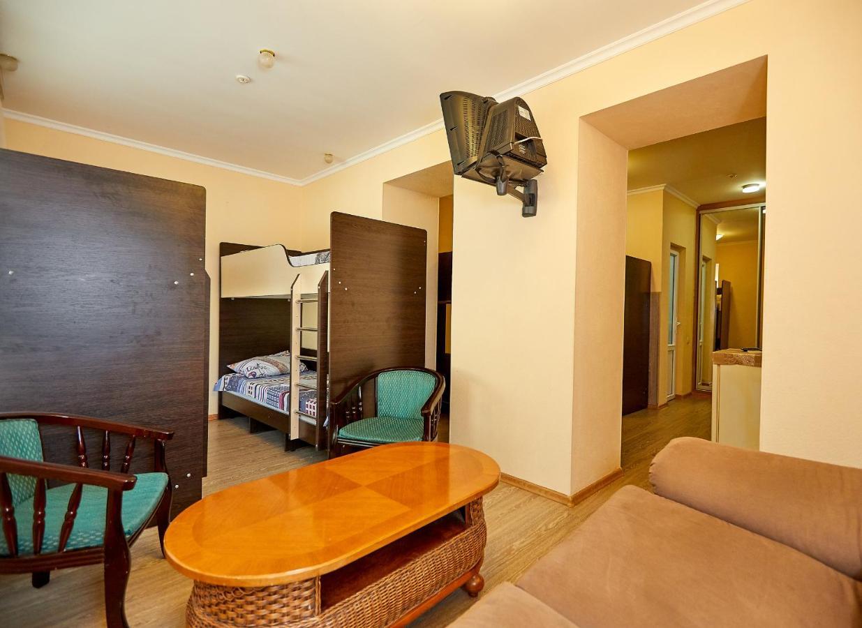 Oasis Hotel Odessa Exterior photo