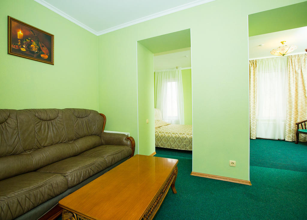 Oasis Hotel Odessa Room photo