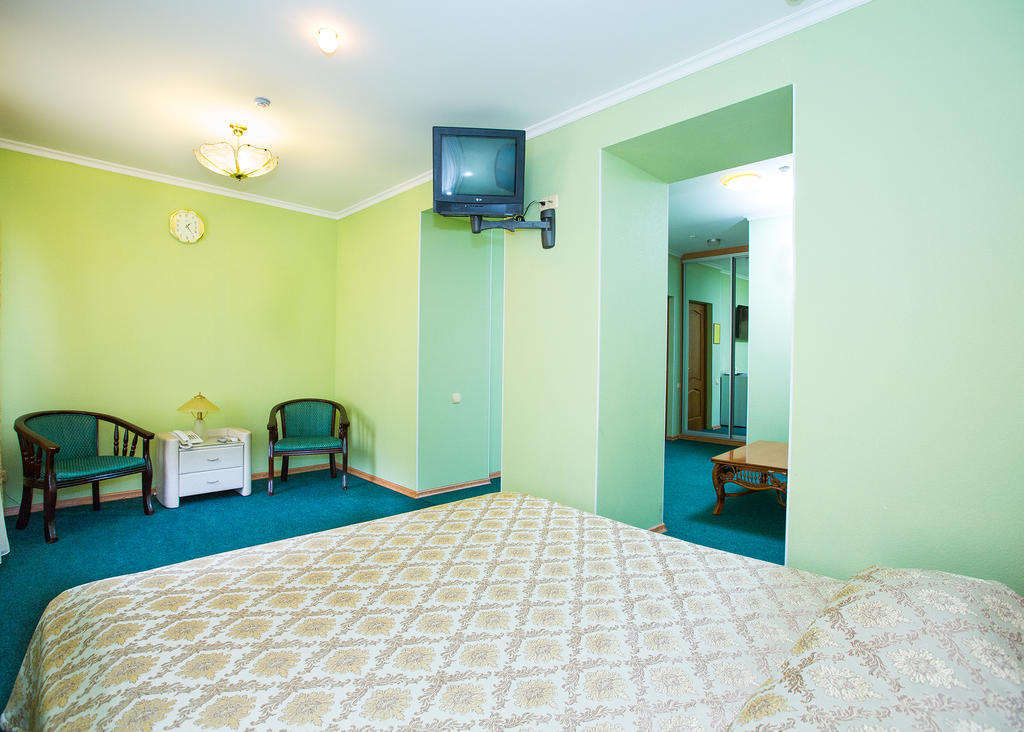 Oasis Hotel Odessa Room photo