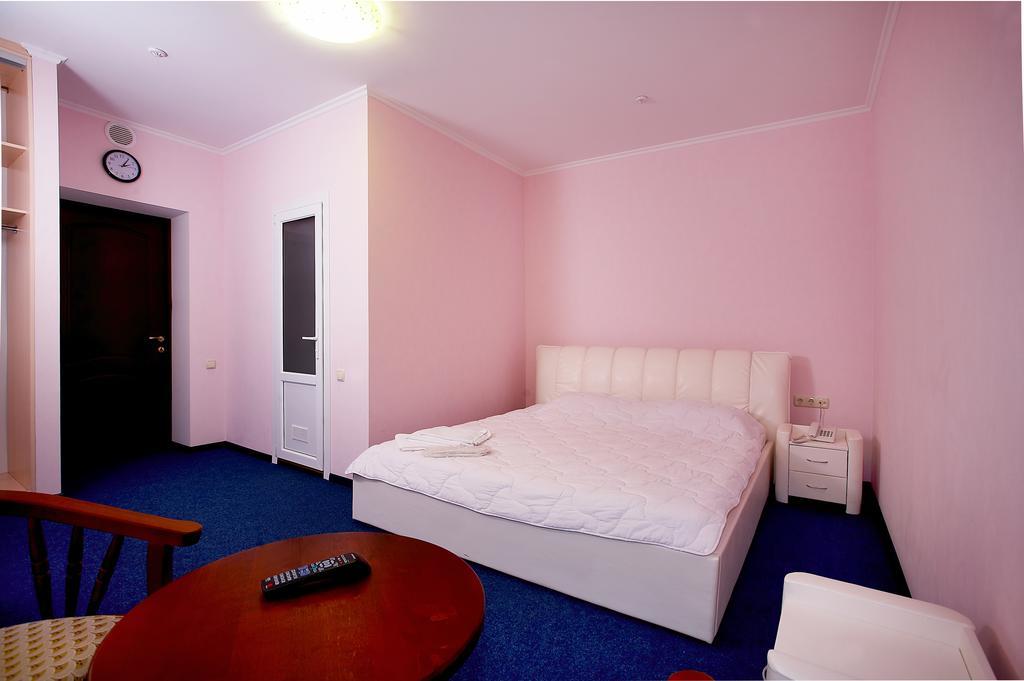 Oasis Hotel Odessa Exterior photo
