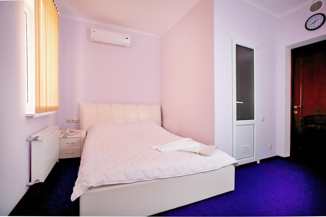 Oasis Hotel Odessa Exterior photo